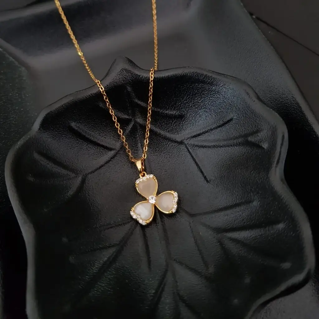 Beautiful three petals Flower Pendant-Artificial Yellow Gold