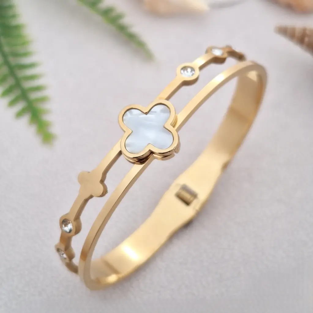 White Single Clover Enamel Fashion Bracelet-Artificial Yellow Gold