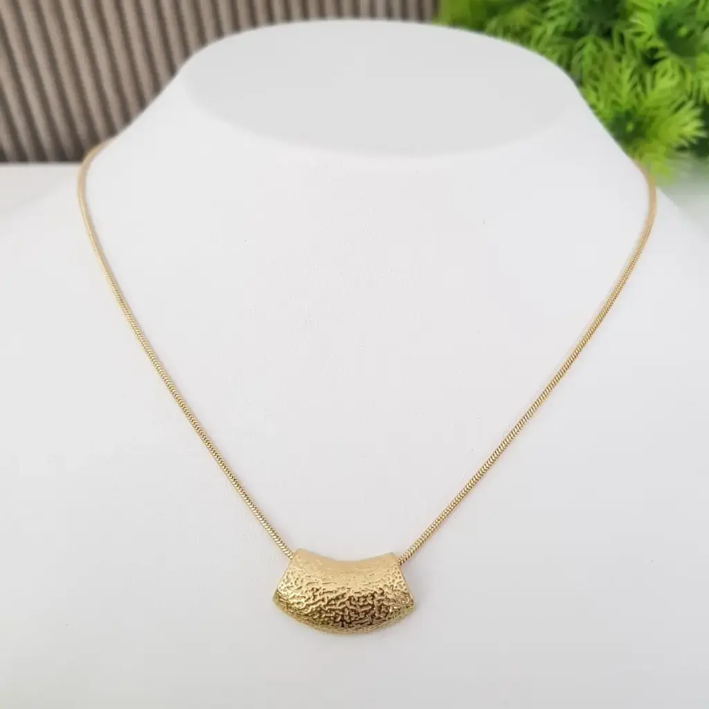 Textured Arc Pendant Necklace -Artificial Yellow Gold