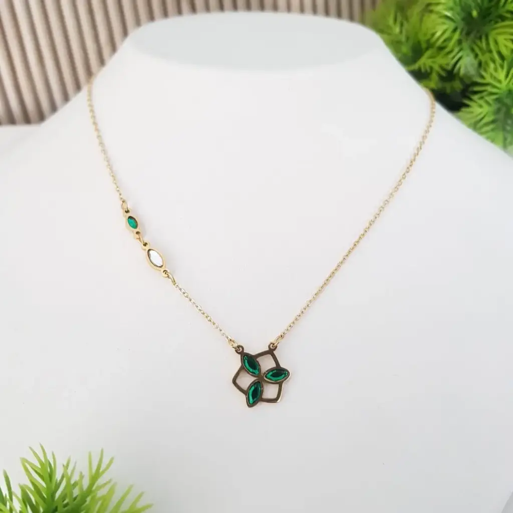 Green Petal Flower Necklace - Artificial Yellow Gold