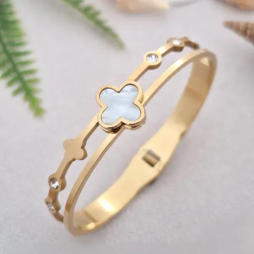 [02010190] White Single Clover Enamel Fashion Bracelet-Artificial Yellow Gold